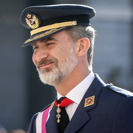 Spagna, Re Felipe VI rende omaggio ai migranti morti a Ceuta