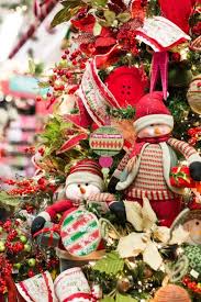 Largest Christmas Superstore In Texas Decorator S Warehouse Large Christmas Decorations Fun Christmas Decorations Christmas