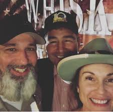 Happy Thursday! Today is fun with fans day! ☺️