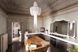 Un'idea davvero bella da copiare da un ristorante è questo tavolo di legno per quattro persone. La Cucina In Casa Living Corriere