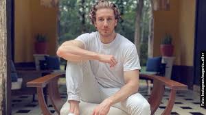 Давил лече руис, бернардо де ла роса, али шер. Quien Es Eugenio Siller Chema En Quien Mato A Sara Serie De Netflix