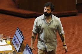 Gabriel boric was born on february 11, 1986 in punta arenas, magallanes region, chile. Gabriel Boric Se Convierte En La Carta Presidencial De Convergencia Social Diario Y Radio U Chile