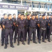 Ketua polis dhading, superintendan rabindra regmi, berkata suspek, raju pariyar, membawa kepala milik mangsa lelaki berumur 65 tahun yang dibunuhnya ke balai itu khamis lalu. Fotos En Ibu Pejabat Polis Daerah Ipd Kuala Selangor Estacion De Policia En Kuala Selangor