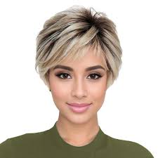 Amazon.com: XIUFAXIRUSI XIUFAXIRUSI Pelucas cortas en capas rubias platino  para mujeres blancas, rubio degradado, corte pixie, peluca de moda con  raíces oscuras : Belleza y Cuidado Personal