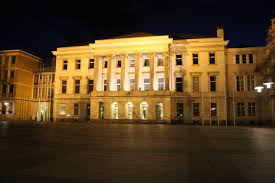 Ein badevergnügen für die ganze familie zu jeder jahreszeit. Von Der Leyen Schloss Das Weisse Haus Von Krefeld