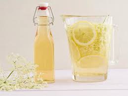 Holunderblutensirup Selber Machen So Geht S Lecker Holunderblutensirup Selber Machen Holunder Caipirinha Rezept