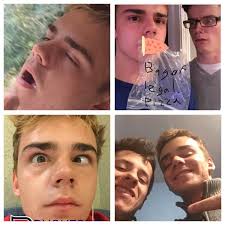 Jake Simmons (@JakeSkimmons)