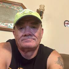 Benefits of dating me 1. I'm ugly and no one will ever try to steal me from  you.