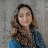 Caroline Ladd's Instagram, Twitter & Facebook