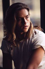 Honestly Just Slap Me Across The Face Like Wtf Dylan Sprouse Cole Sprouse Hair Dylan Sprouse Long Hair Styles