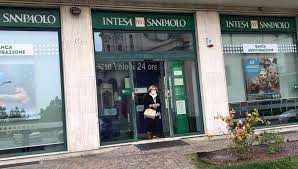 Intesa san paolo si presenta un istituto bancario che è stato fondato il 1 gennaio 2007, tramite la fusione di banca intesa e sanpaolo imi. Lesmo Chiude La Filiale Di Intesa San Paolo Clienti Ad Arcore Oppure Online Cronaca Arcore