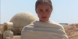 Meanwhile, padmé amidala, now a senator, is threatened by the separatists and narrowly escapes an attack. Star Wars Fans Don T Recognize Natalie Portman For A Surprising Reason Inside The Magic