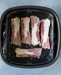 Before adding tin foil to your air fryer, be sure to check your owners manual for specific directions pertaining to your make and model. Crispy Air Fryer Bacon No Smoke Or Grease Splatters