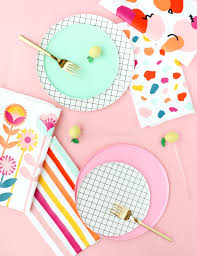 Learn how to make cloth napkins easily with this simple tutorial. Diy Patterned Cloth Napkins A Kailo Chic Life