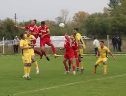 Asociația sportivă steagul roșu) brașov, club înființat după modelul urmat de fc vaslui, petrolul ploiești, oțelul galați sau farul constanța, cluburi mari din fotbalul românesc care au fost și ele dizolvate și readuse la viață de către. Petrolul Potcoava Deplasare Grea La Filiasi Partida De La Craiova S A Amanat Arena Olteana