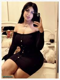 وظهرت سلمى الشيمي، بإطلالة جريئة، مرتدية توب مكشوف البطن والصدر، مما أبرز مفاتنها وبنطال جينز ممزق. ØµÙˆØ± Ø³Ù„Ù…Ù‰ Ø§Ù„Ø´ÙŠÙ…ÙŠ Ø§Ù„ØªÙŠ Ù„Ù… ØªØ´Ø§Ù‡Ø¯Ù‡Ø§ Ù…Ù† Ù‚Ø¨Ù„