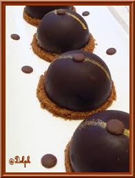 Domes Au Chocolat A La Mousse De Poire Et Croquant Speculos Dome Chocolat Chocolat Recette