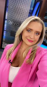 Back at the WDVM anchor desk this morning 💗 Feeling fun in my pink suit