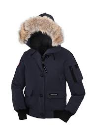 Du bleu marine plutôt sage au bleu ciel vibrant en passant par le bleu électrique particulièrement intense, vous n'aurez qu'à faire votre choix. Canada Goose Chilliwack Bomber Marine Femme