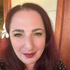 Leah Merrill's Instagram, Twitter & Facebook