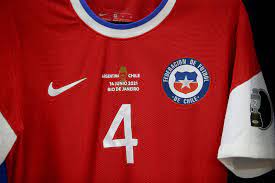 Selección chile reebok 1997 #11. Chile Tapa El Logo De Nike Por Conflicto Con La Marca