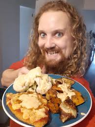 This is your cute adorable Captain DemiGod Nitrate speaking😊 Tonight I  have prepared a vegan roast, roasted potatoes, garlic, onion, pumpkin and  carrots, all doused in macadamia cold pressed oil, herbs, salt,