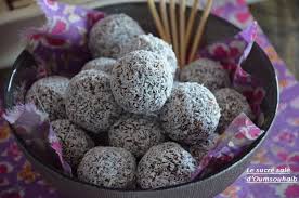 Boules D Energie Sans Cuisson Aux Dattes Et Aux Noix Le Sucre Sale D Oum Souhaib Dattes Recette Noix De Coco Gateau Sans Cuisson
