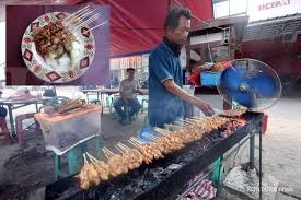 Secara taksonomis, ikan tersebut termasuk dalam. Lezatnya Sate Ayam Ponorogo Pak Rino