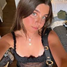 Amber Gladden's Instagram, Twitter & Facebook