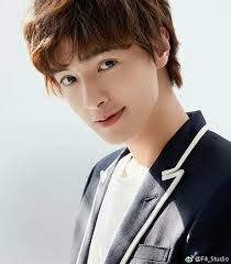 Warren Chen's Instagram, Twitter & Facebook