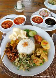 Retour A Bali Avec Cette Recette De Nasi Goreng Servi D Ailleurs Dans Toute L Indonesie C Est Une Recet Cuisine Indonesienne Nasi Goreng Recettes De Cuisine