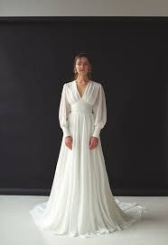 Modern Bishop Sleeve Wedding Dress Long Sleeve Wedding Dress Boho Bishop Sleeve Wedding Dress Bohemian V Neck Wedding Dress Chiffon Wedding Gown Modern Minimalist Dress Theia Long Sleeve Wedding Dress Boho Wedding Dress Long Sleeve Boho Wedding