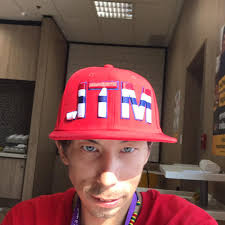 Un nouveau look pour Juraj Slafkovský à l'entraînement, après avoir été  atteint par un patin au visage mardi! 🤕