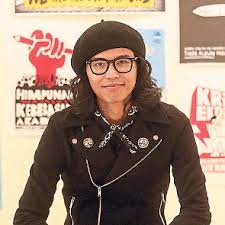 Fahmi reza is a director and actor, known for sepuluh tahun sebelum merdeka (2007), flower in the pocket (2007) and banglo berkunci (2015). Fahmi Reza Front Line Defenders