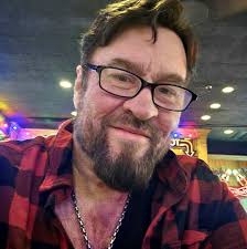 Hi folks just did my eye tutorial for Dave Bristow at the airbrush art  school.. Please take time to check out his online course.. If you have the  time or inclination to