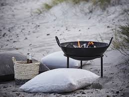Un Brasero En Fonte Pour Les Soirees Au Jardin Avec Images Brasero De Jardin Brasero Piscine Et Jardin