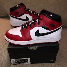 Air Jordan 1 Mid Chicago Gym Red In 2020 Air Jordans Jordan 1 Mid Jordans