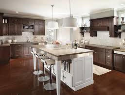 When it comes to aesthetics and versatility, white kitchen cabinets almost always take the cake. Cambridge Kitchen Cabinets