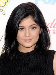 34c, date de naissance, couleur des cheveux, couleur des yeux, nationalité. Kylie Jenner Biography