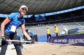 Dezember 1964 in gera), ist eine ehemalige deutsche leichtathletin, die 1992 und 2000 olympiasiegerin im weitsprung wurde. Leichtathletik Em In Berlin Ex Weitsprung Star Heike Drechsler Ist Jetzt Kampfrichterin Sportmeldungen Stuttgarter Zeitung