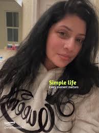 Ide Selfie Pakai Hoodie