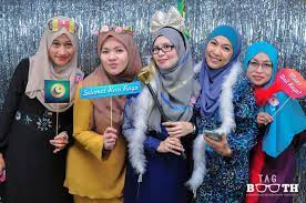Minimal pembelian 3 (tiga) set photo booth tidak dijual eceran / satuan. Hari Raya Photobooth