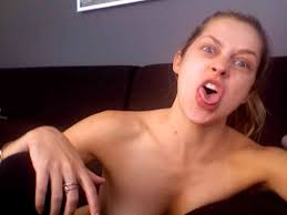 Teresa Palmer Nude Making A Silly Face – Paparaco