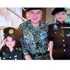 Baginda bertitah, kebajikan rakyat dan masa depan dengan tidak harus menjadi korban akibat tindakan berpolitik yang tiada sempadan. Raja Azlan Muzzaffar Shah Anakanda Sulung Sultan Perak Ke 35