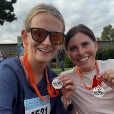 Our very own Haley Jones and Kathleen Street laced up this morning to run  alongside Pete at the Pistol Pete 5K! Way to represent! • • • #gopokes  #bigxii #okstate #healthandwellness #pistolpete