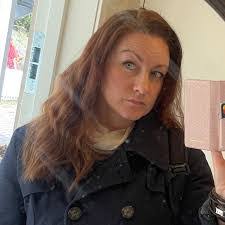 Peggy Graff's Instagram, Twitter & Facebook