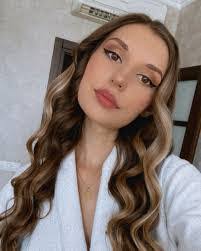 Danielle Binder's Instagram, Twitter & Facebook