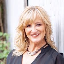 Karen Lyday's Instagram, Twitter & Facebook