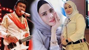 Pengakuan rhoma irama lagu taqwa bukan karya beliau. 5 Fakta Kehidupan Raja Dangdut Rhoma Irama Dari Asal Usul Poligami Dan Disawer Harley Davidson Surya Malang