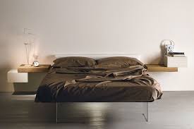 Trova tantissime idee per camera da letto con comodini sospesi. 26 Bellissimi Comodini Sospesi Di Svariate Marche Mondodesign It